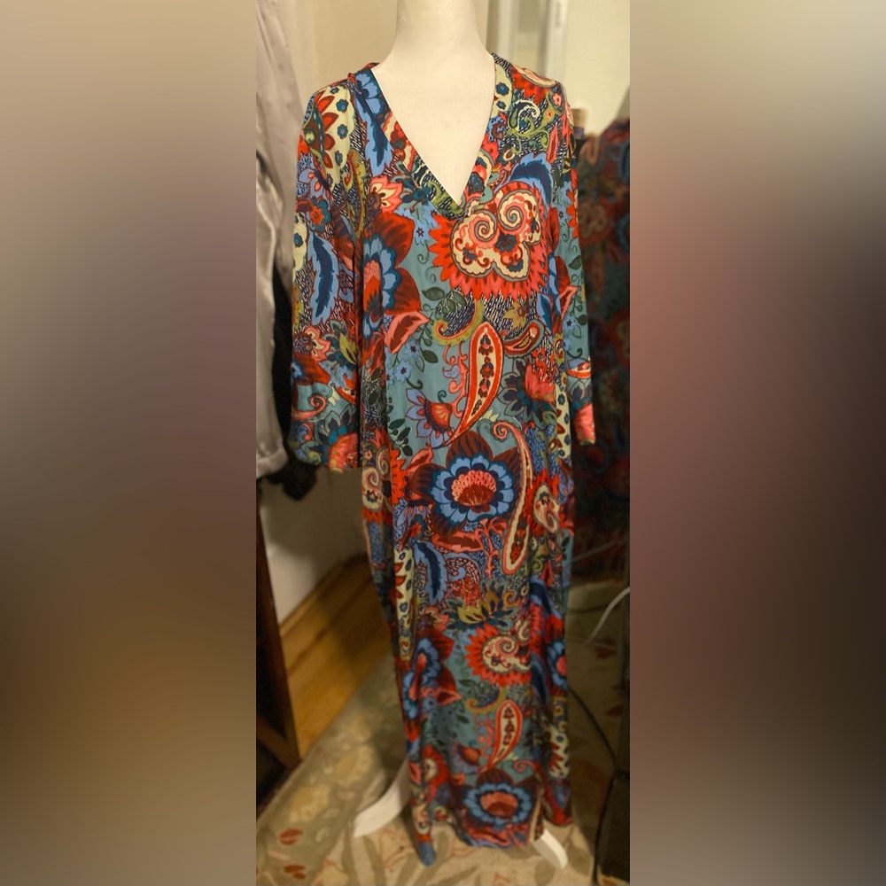 NEW NATORI V-Neck Caftan Women's Floral-Print
Charmeuse Caftan